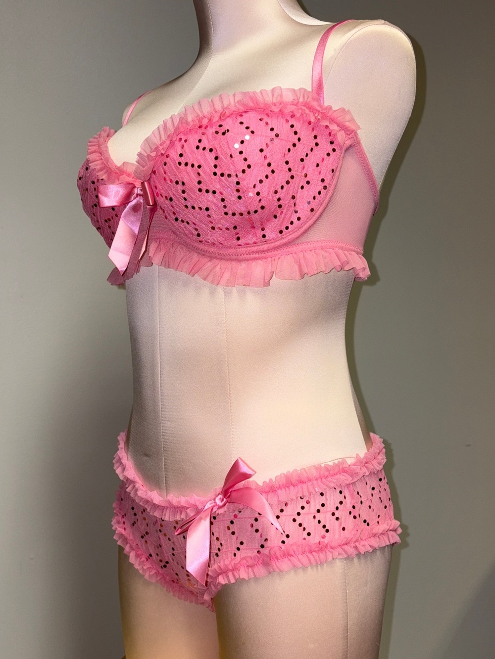 La SENZA Pink Sparkly Ruffle Lace Bra Set (36D/Medium) - Picture 5 of 11